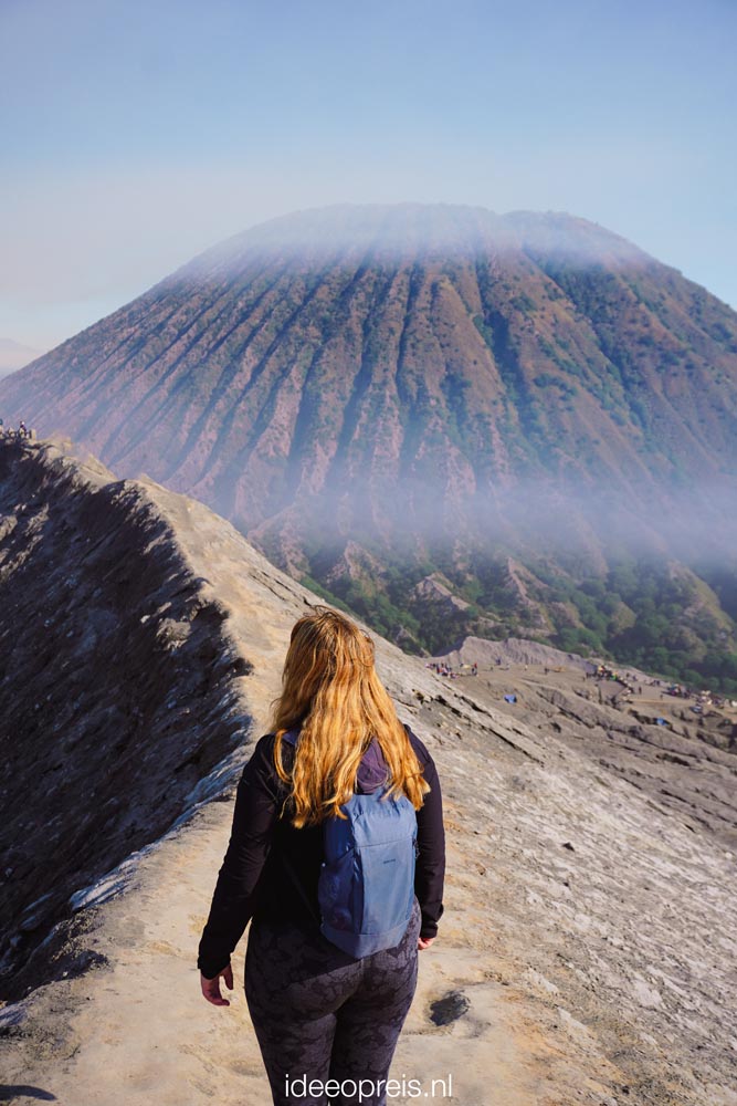 Mount Bromo Krater Rand lopen 1